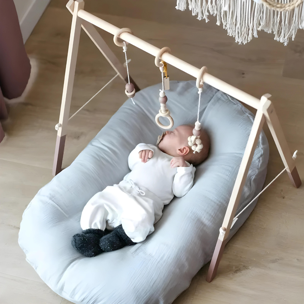 Poduszka dla niemowląt DreamNest | Bezpieczna, wygodna, ergonomiczna, miękka i uniwersalna-Różowy-Trend Polska