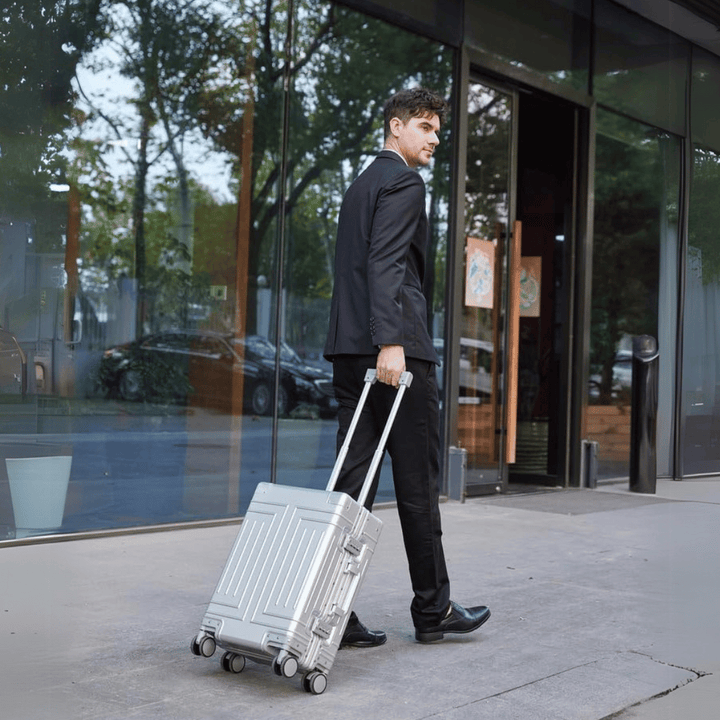 Premium aluminiowa walizka – Emperor-Srebro-S (37 L)-Trend Polska