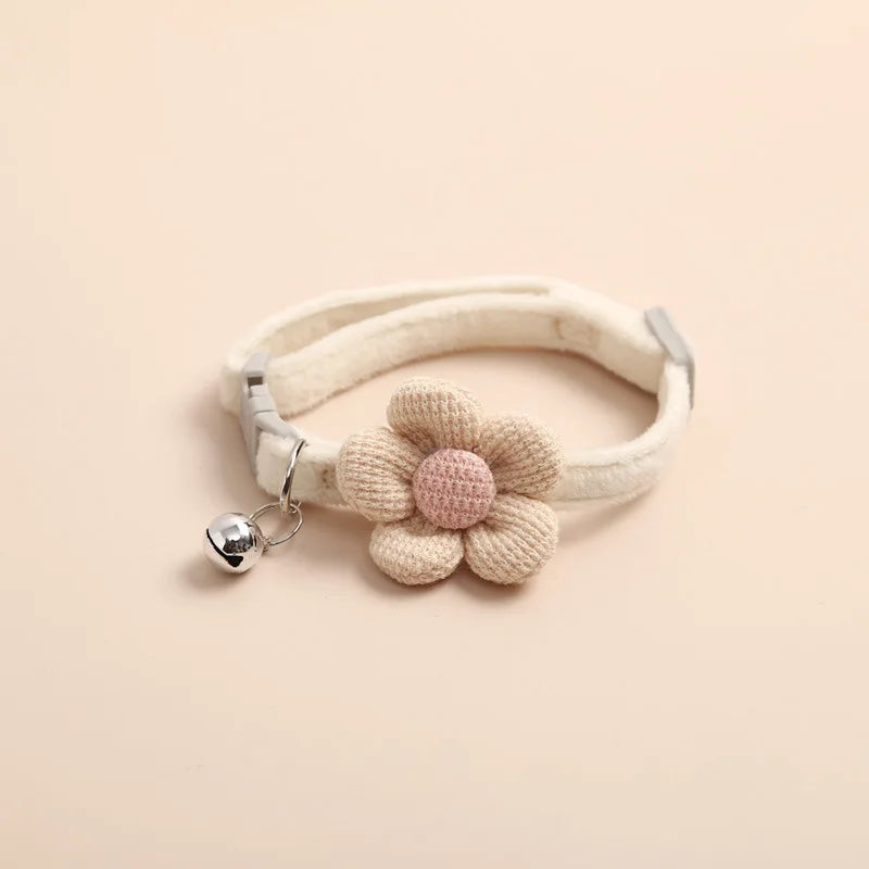 Regulowana obroża dla kota z kwiatem - FlowerCharm-Beżowy-Trend Polska
