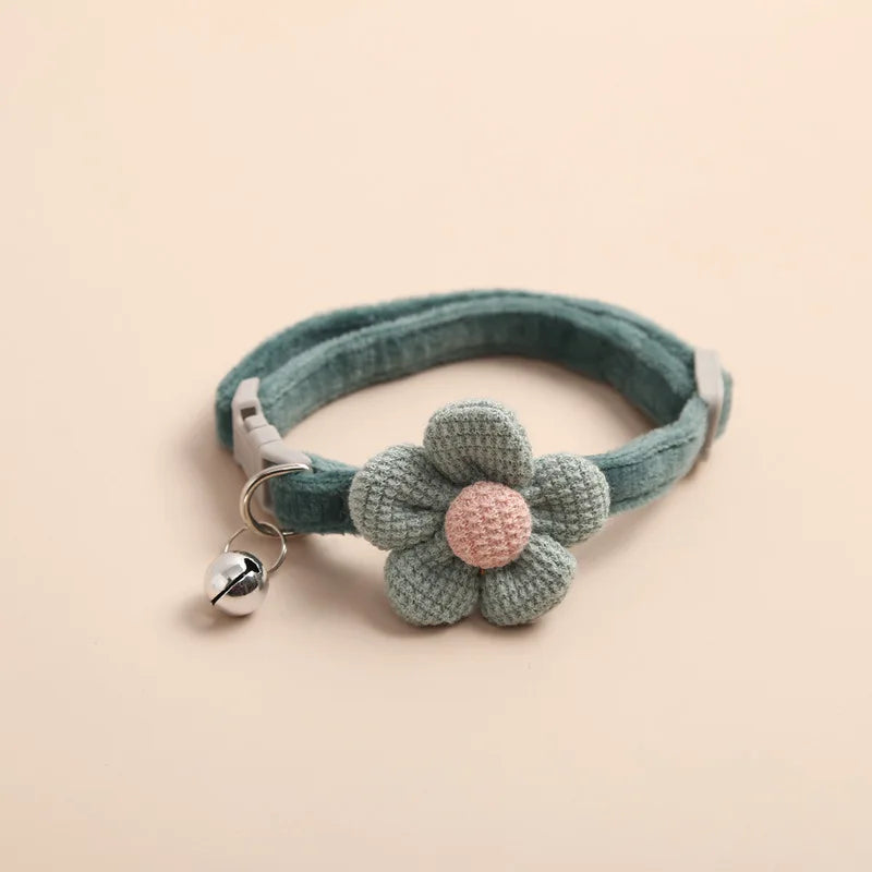 Regulowana obroża dla kota z kwiatem - FlowerCharm-Zielony-Trend Polska