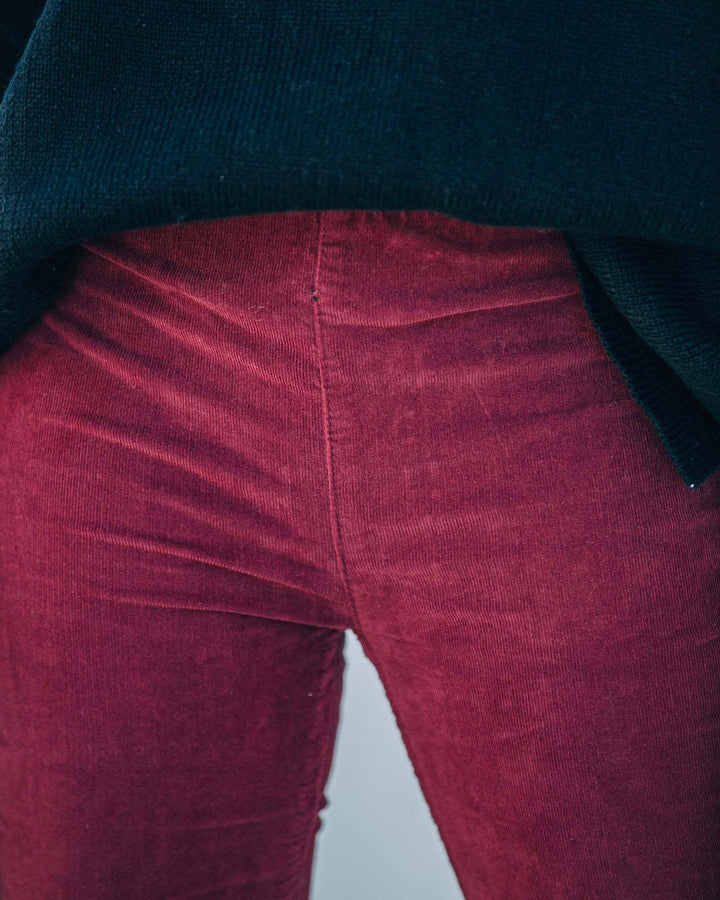 Dzwonowate spodnie damskie z elastanem – Noelle