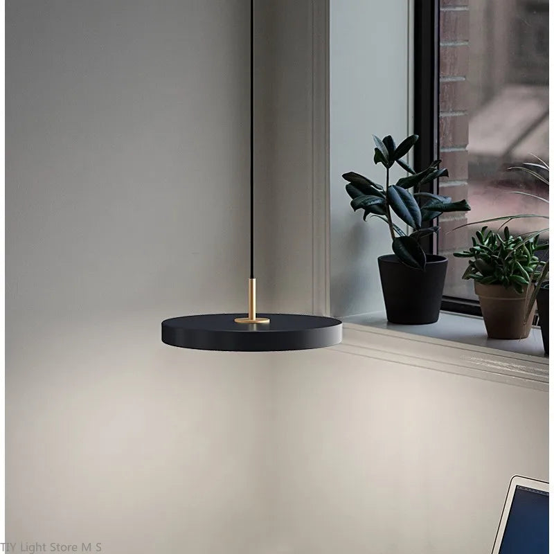 Skandynawska Lampa Wisząca o Minimalistycznym Designie - Lyssa-Czarny-23cm-Białe światło-Trend Polska
