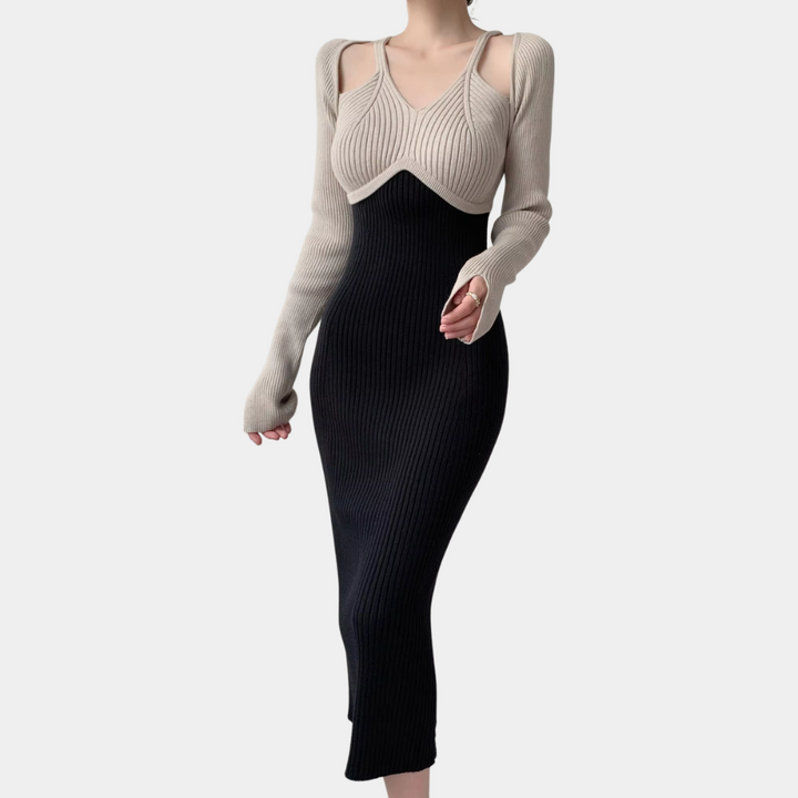 Spadająca Czarna Maxi Sukienka z Długimi Rękawami - Leona-XS-Trend Polska