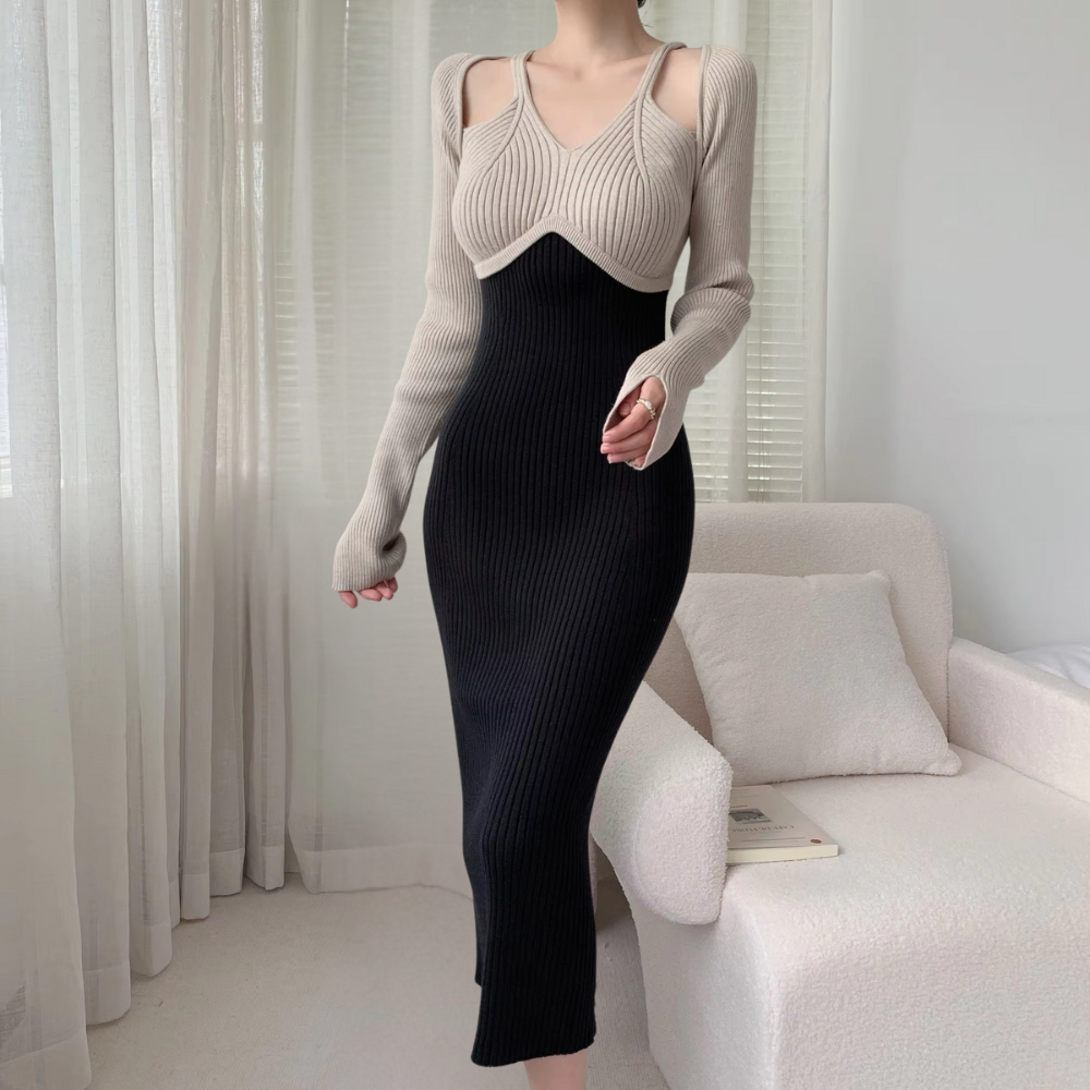 Spadająca Czarna Maxi Sukienka z Długimi Rękawami - Leona-XS-Trend Polska