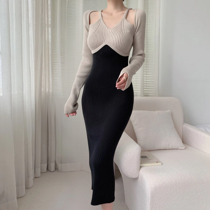 Spadająca Czarna Maxi Sukienka z Długimi Rękawami - Leona-XS-Trend Polska