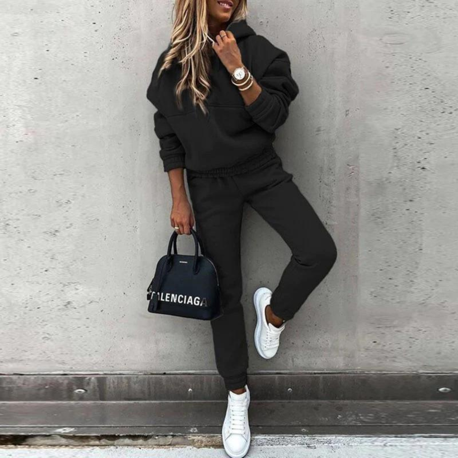 Sportowy dres dla kobiet - Maria-Czarny-S-Trend Polska