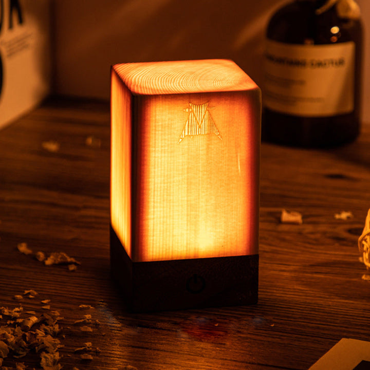 Stylowa lampa stołowa LED - WoodGlow-Kwadrat-6cm x 6cm x 10cm-Trend Polska