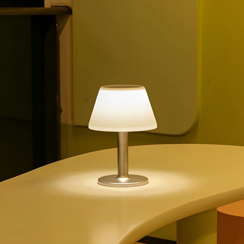 Stylowa lampa stołowa na energię słoneczną - SolarLuxe-Trend Polska