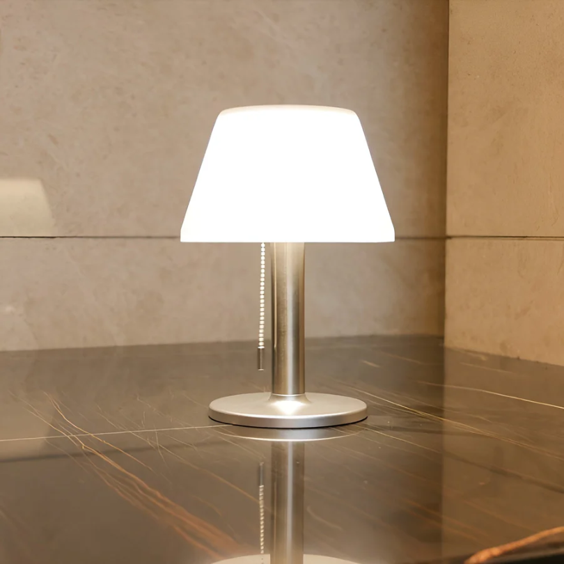 Stylowa lampa stołowa na energię słoneczną - SolarLuxe-Trend Polska