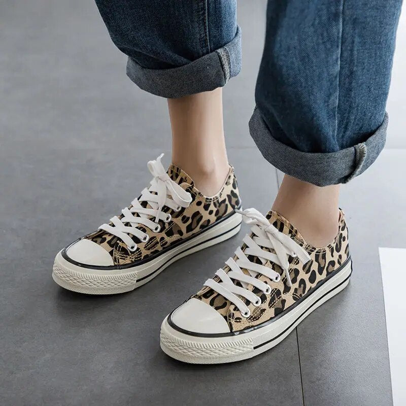 Stylowe damskie sneakersy w panterkę – Savannah-35-Trend Polska