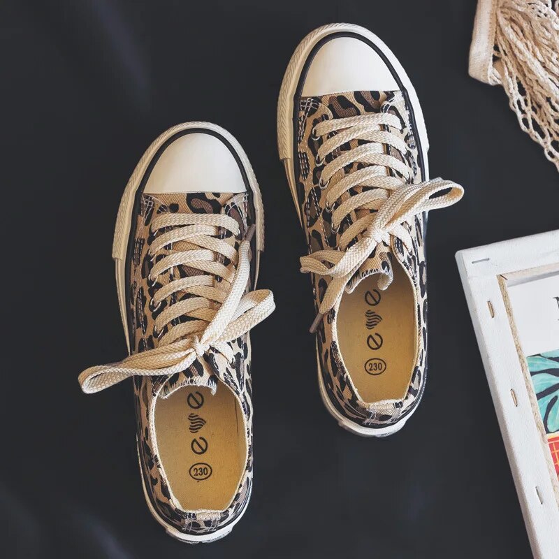 Stylowe damskie sneakersy w panterkę – Savannah-35-Trend Polska