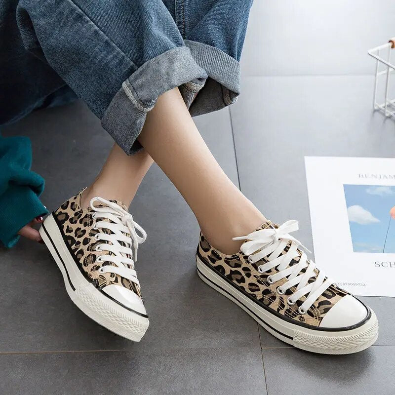 Stylowe damskie sneakersy w panterkę – Savannah-35-Trend Polska