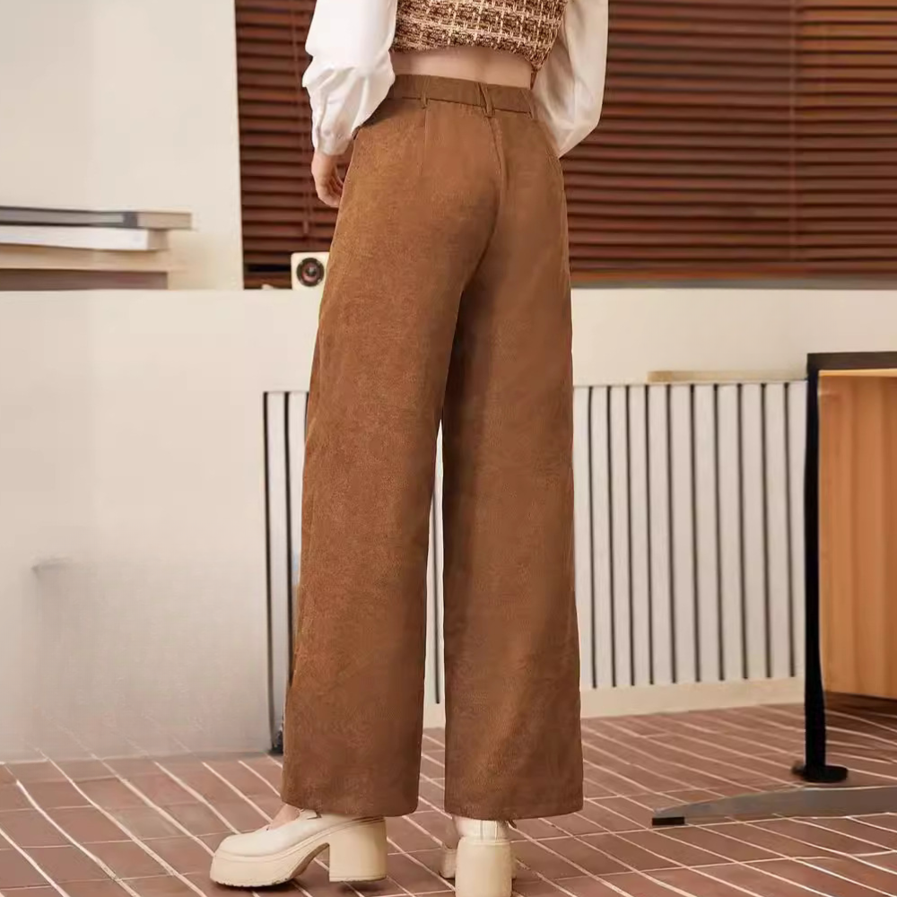 Stylowe i wygodne brązowe spodnie damskie - Valeria-XS-Trend Polska