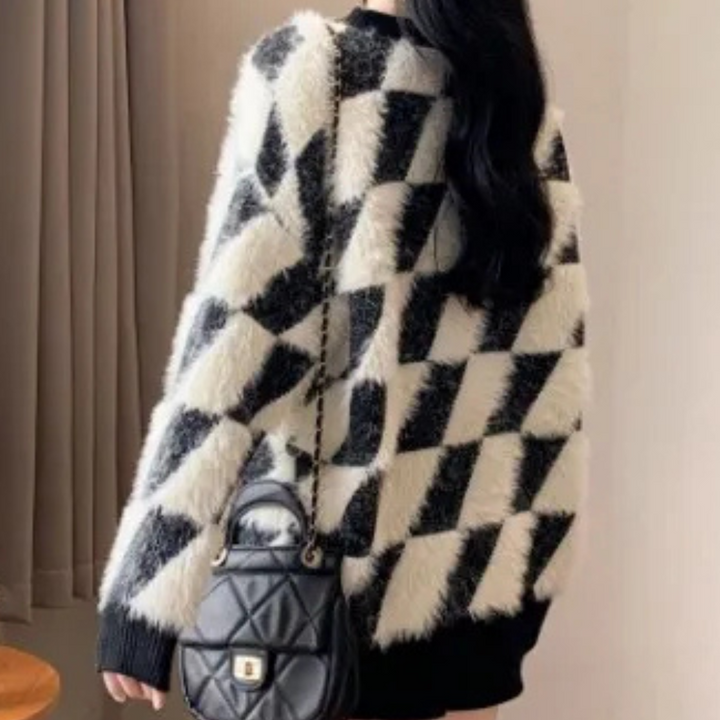 Stylowy czarno-biały sweter damski - Odette-Trend Polska