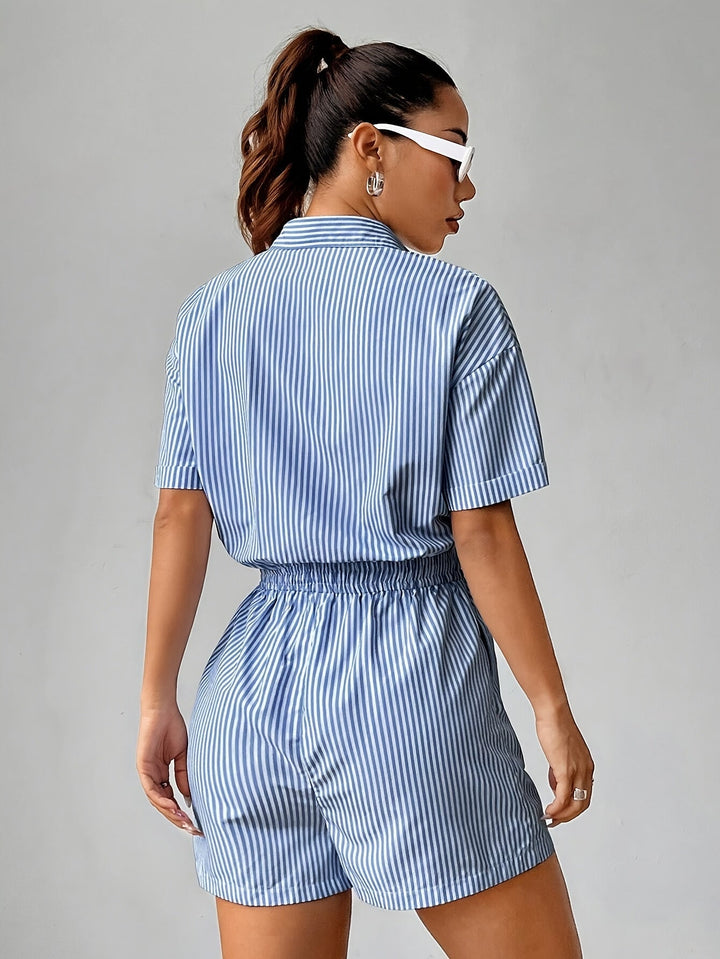 Stylowy damski jumpsuit z krótkimi rękawami na lato - PaskiŚwieże-S-Trend Polska