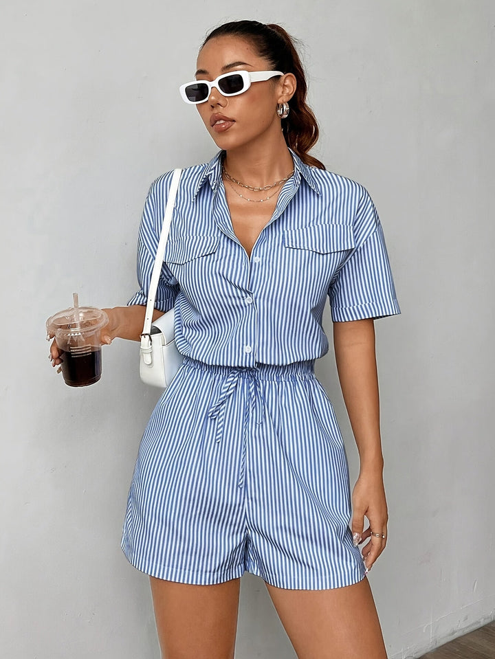 Stylowy damski jumpsuit z krótkimi rękawami na lato - PaskiŚwieże-S-Trend Polska