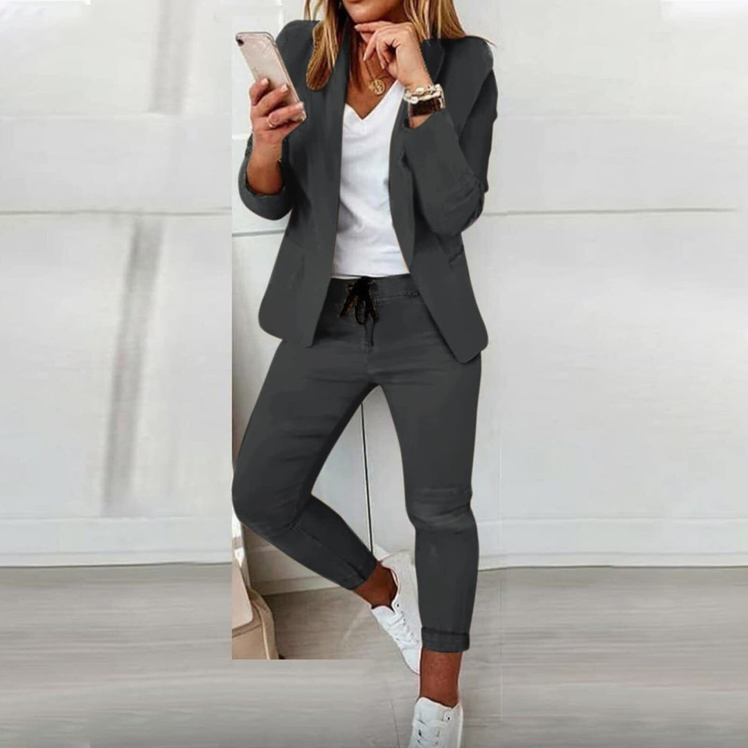 Stylowy Garnitur Damski – Isabelle-Szary-S-Trend Polska