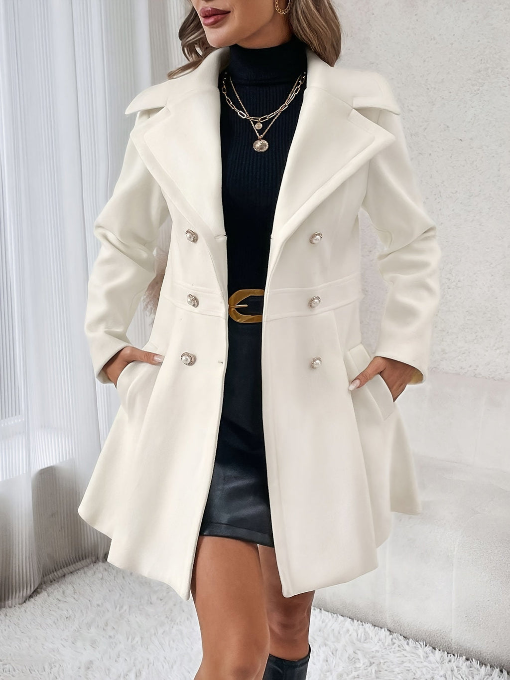 Stylowy płaszcz flare z podwójnymi guzikami - Isadora-Biały-S-Trend Polska