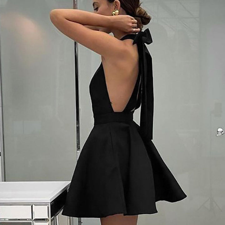 Sukienka koktajlowa z satyny o kroju flare - Valeria-Czarny-XS-Trend Polska