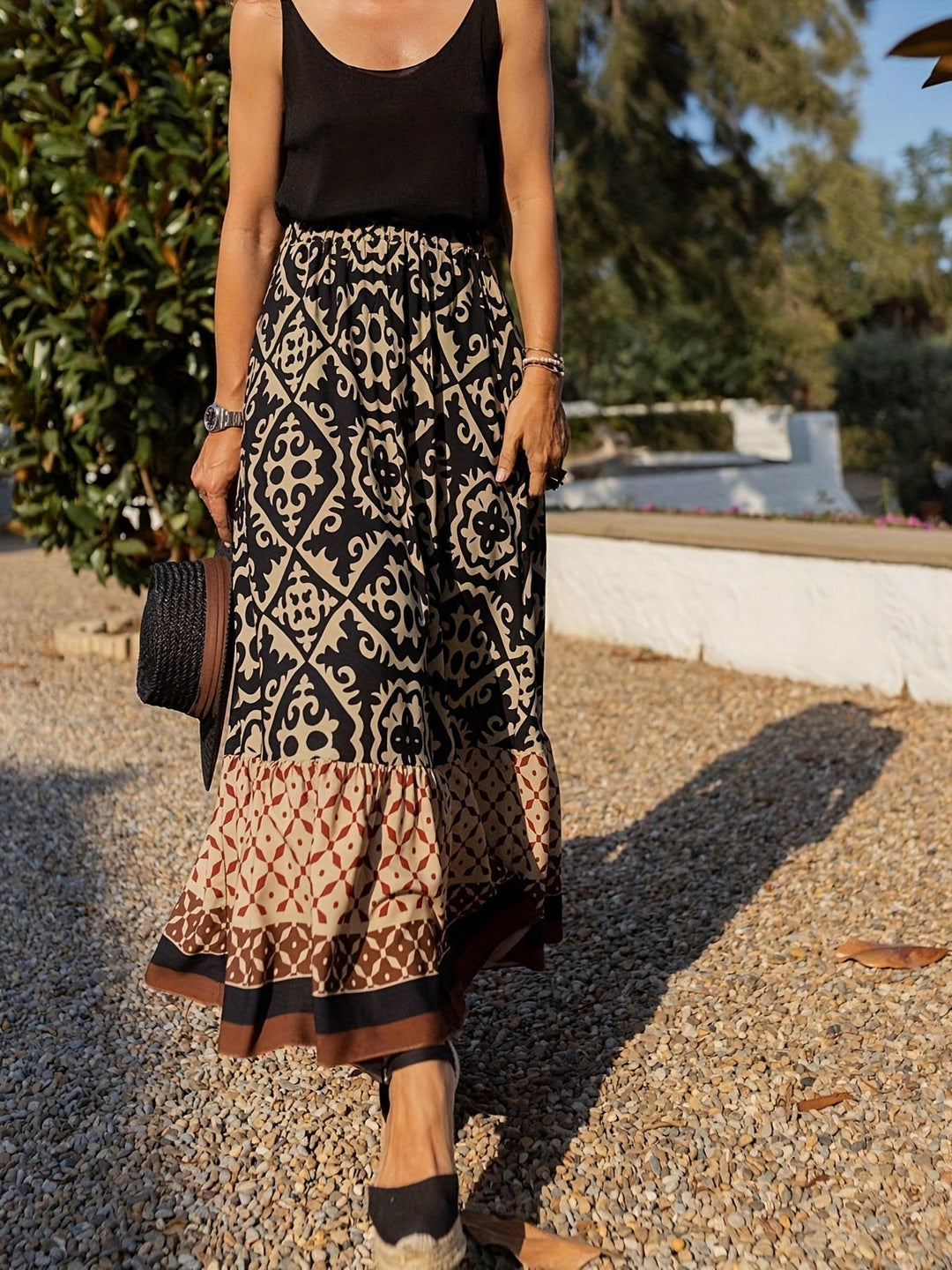 Sukienka maxi w stylu boho z drukowanym wzorem, luźnym krojem i frędzlami – Yalina-Czarny-S-Trend Polska