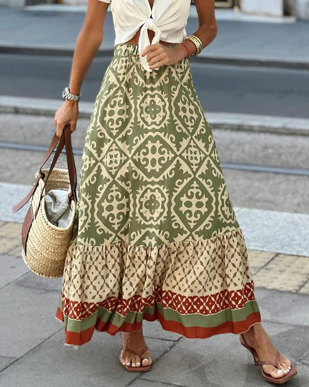Sukienka maxi w stylu boho z drukowanym wzorem, luźnym krojem i frędzlami – Yalina-Zielony-S-Trend Polska