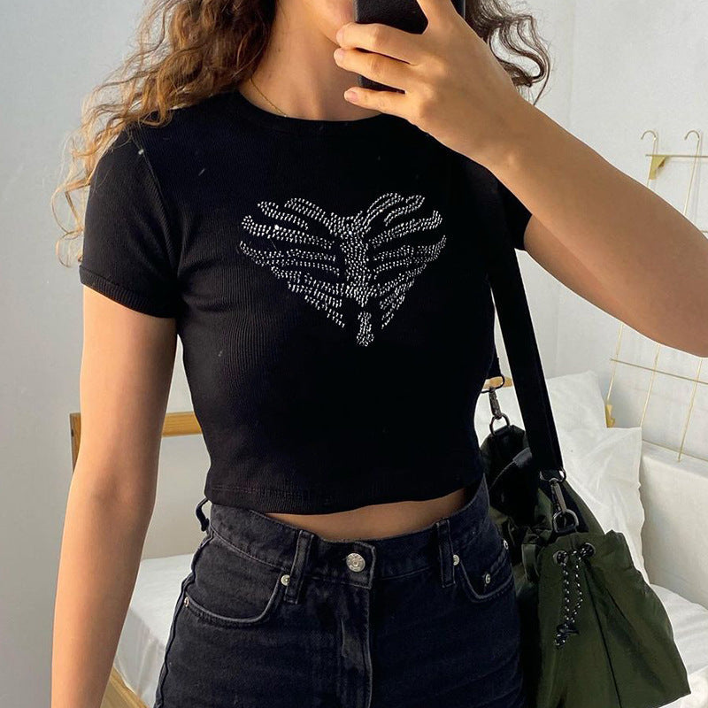 Trendy damski crop-top z wzorem czaszki z kryształkiem – Yara-S-Trend Polska