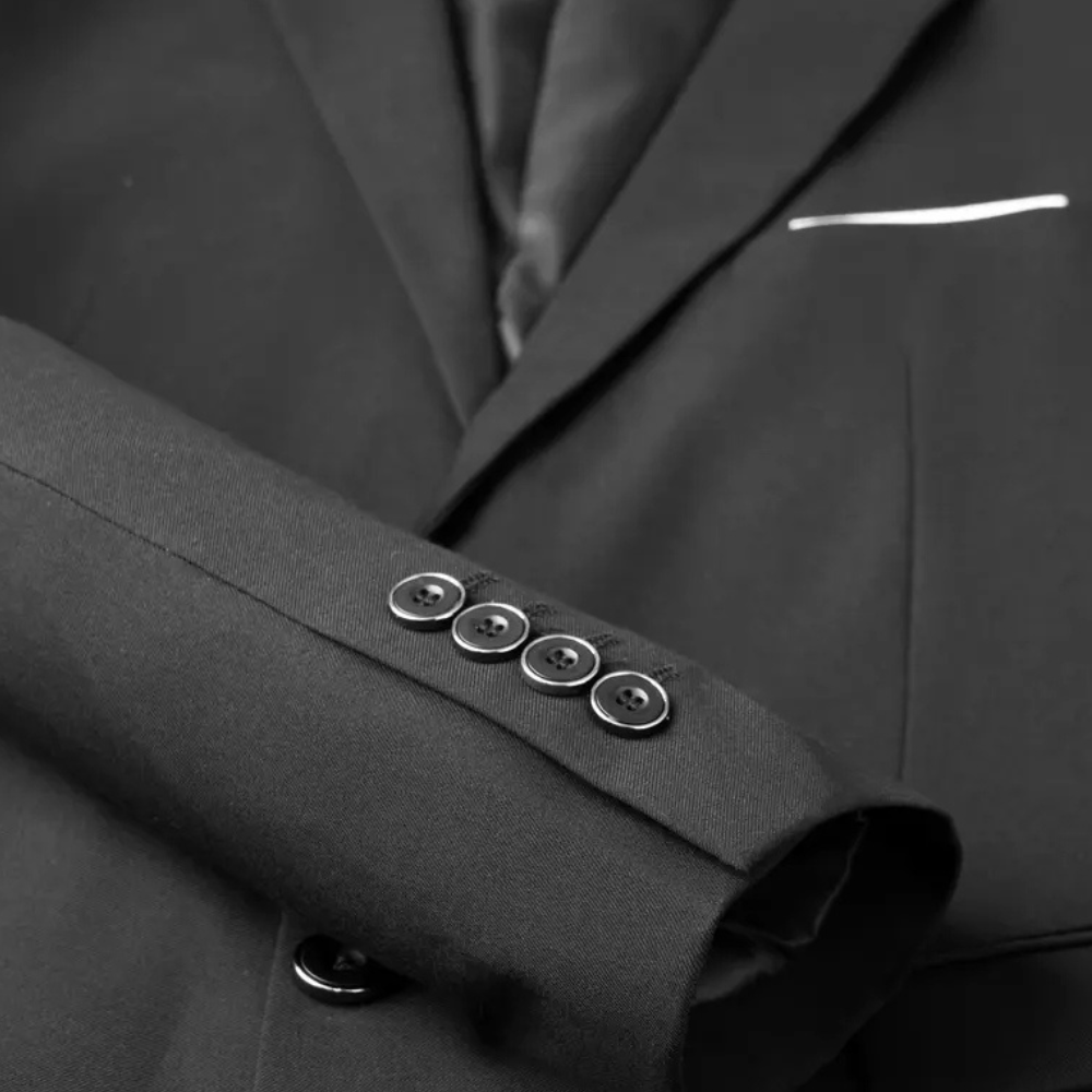 Trzyczęściowy garnitur formalny dla mężczyzn - Leon-Czarny-S-Trend Polska