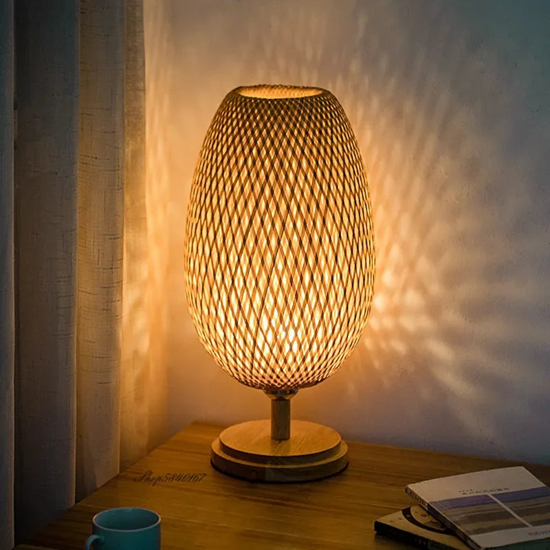 Vintage Lampa na stół z bambusa - TimberGlow-Mała drewniana stopka H36 cm * B23 cm-Trend Polska