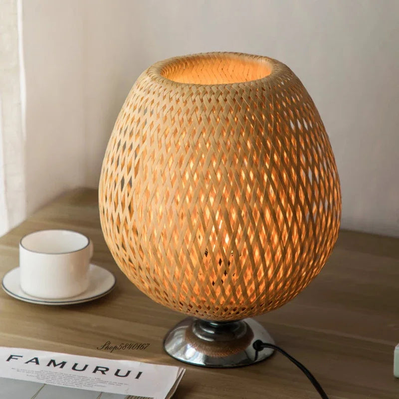 Vintage Lampa na stół z bambusa - TimberGlow-Mała drewniana stopka H36 cm * B23 cm-Trend Polska