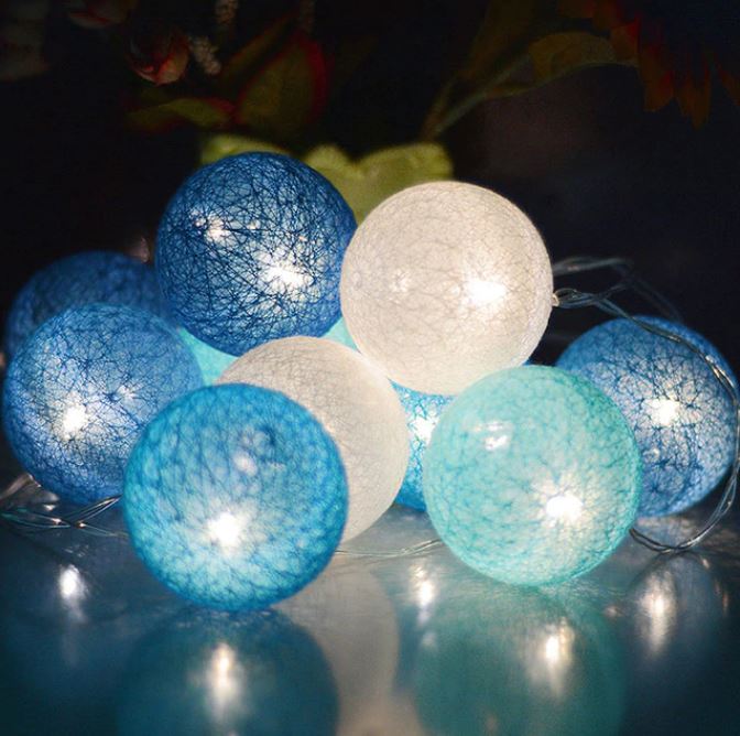 Wesoła bawełniana świecąca lina z kulkami - LumiBall-Oceaniczny niebieski-1,5 metra 10 lampków-USB-Trend Polska