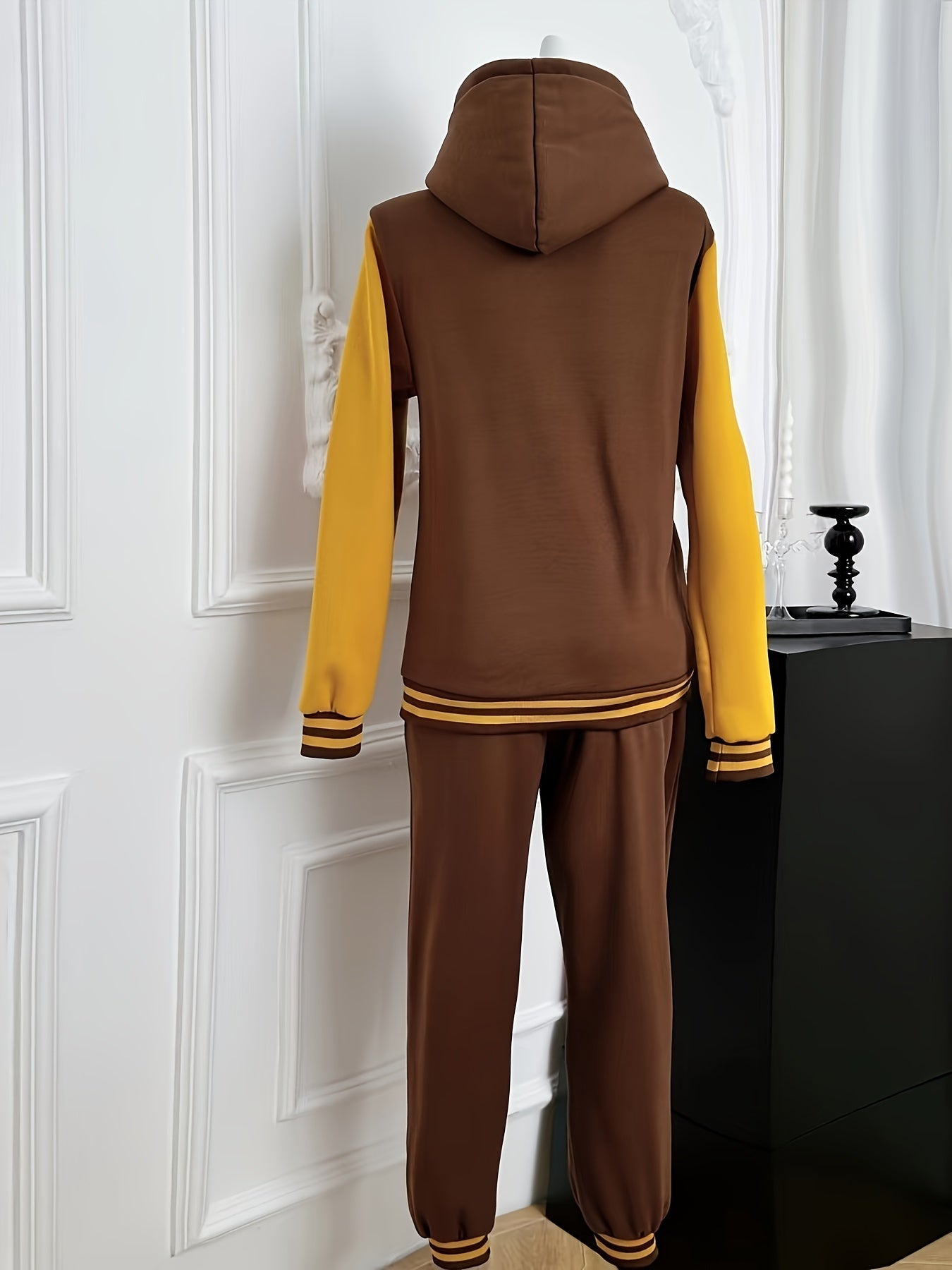 Wygodny i modny dwuczęściowy dres - Elara-S-Trend Polska