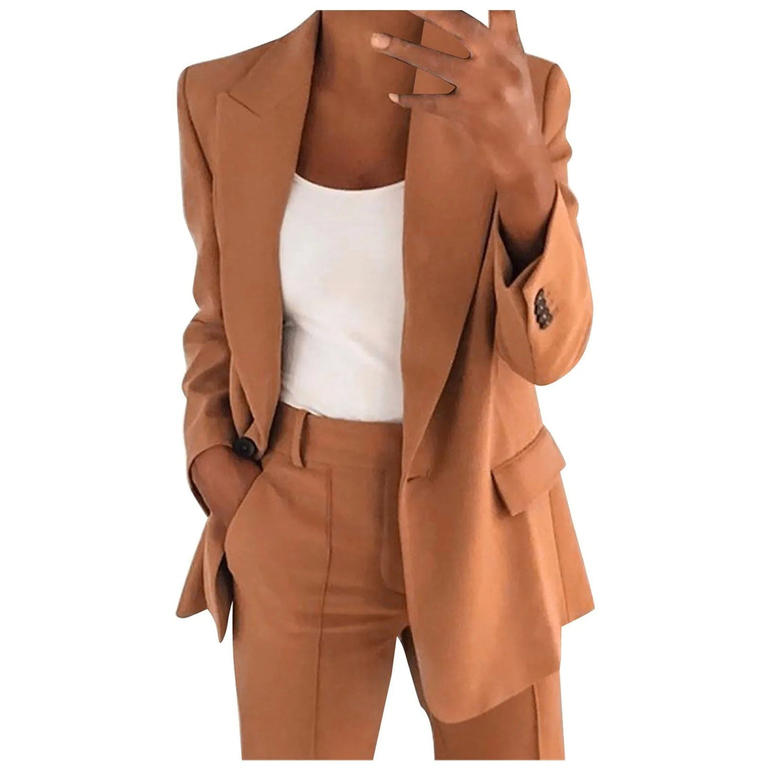Zestaw damski z marynarką i spodniami w jednolitym kolorze - MiraSet-Khaki-S-Trend Polska
